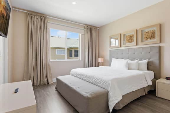 Upscale 3BR suites, Patio with BBQ & Jacuzzi