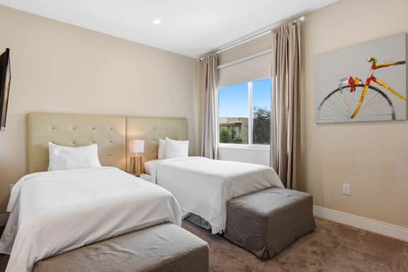 Stylish 4 Ensuite Home Near Disney, free BBQ grill