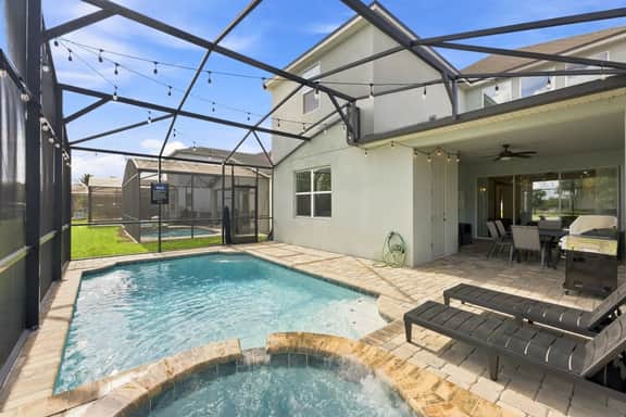 Stunning Retreat, Private Pool, Perfect Location - Image 2