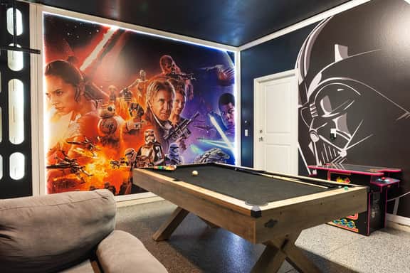 Stunning 10 Bed Home with Themed Rooms, Pool - Image 3