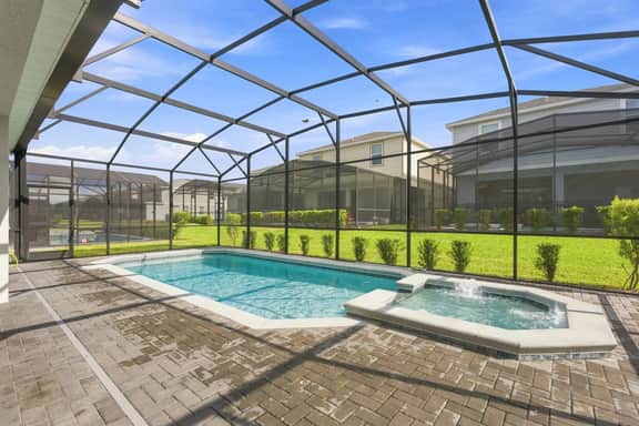 Stunning 10 Bed Home with Themed Rooms, Pool - Image 2