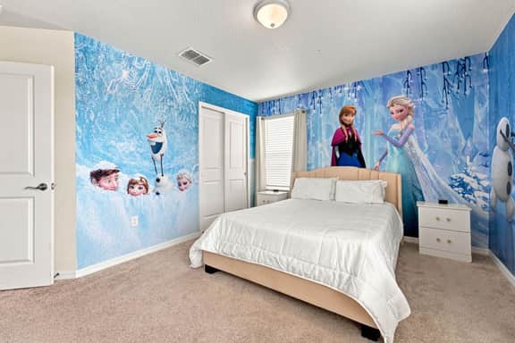Stunning 10 Bed Home with Themed Rooms, Pool - Image 5