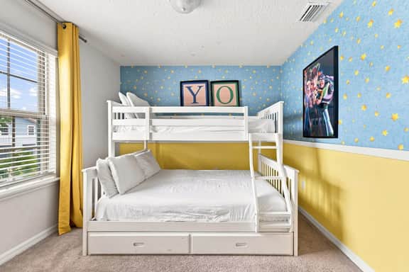 Premium 5-Bed Townhome, Themed, Perfect Location - Image 4