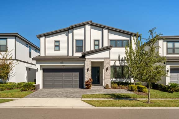 Stunning 6BR, Private Pool, Prime Location - Image 5