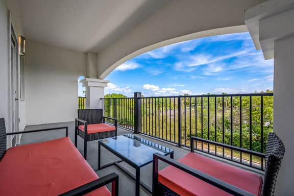 Spacious 3BR, Near Parks and Convention Center - Image 4