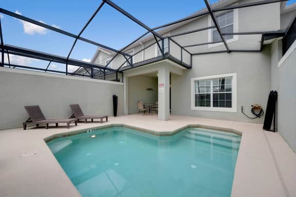 Mickey & Mario Luxury Retreat, private pool - Image 3