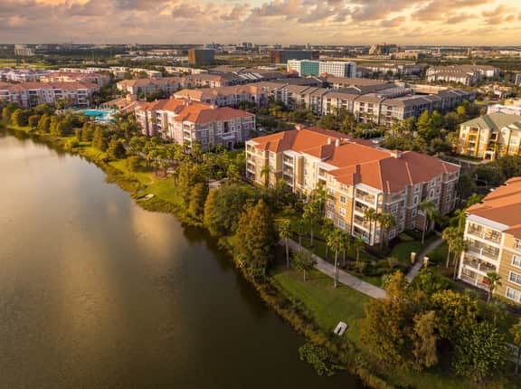 Luxury 3BR, Newly Renovated, Lake View, Vista Cay - Image 5