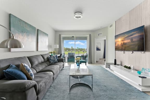 Beautiful Lakeview Retreat Near Disney