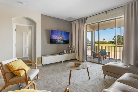 Champions Gate 3BR up to 8 People