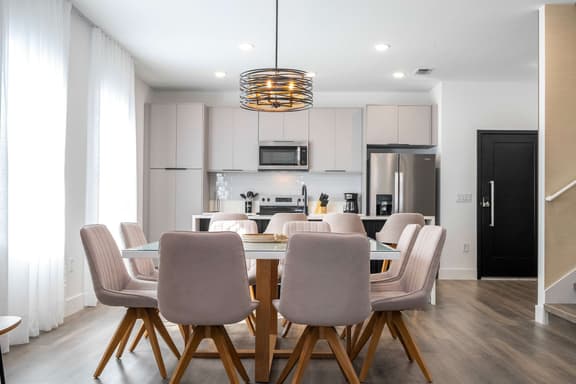 Chic & Comfortable 4BR Home Near Theme Parks