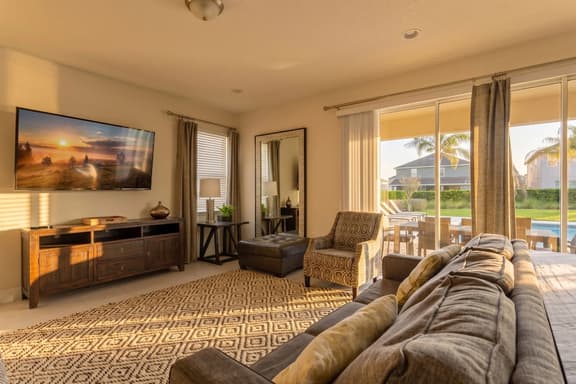 Comfort 6BR Getaway, Private Pool, Great Location