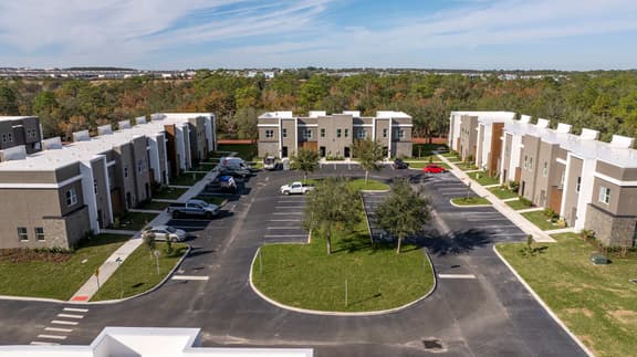Contemporary 4BR Getaway, Minutes from Disney