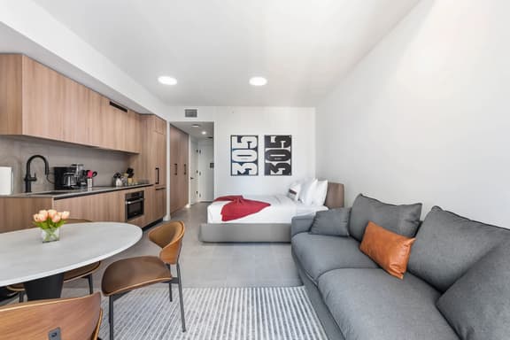 Downtown Miami Studio with Premium Amenities