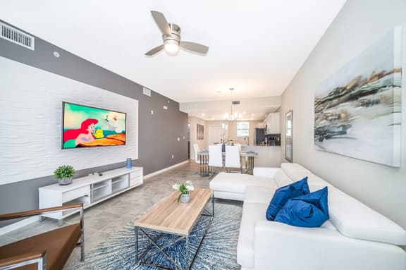 Elegant 2Bed Condo in Storey Lake, Prime Location