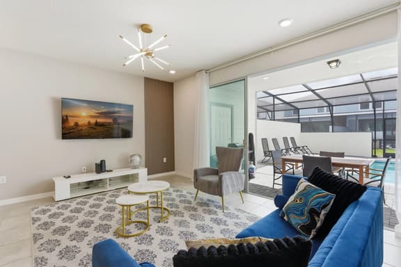 Family Home with Pool, Mickey & Toy Story Rooms