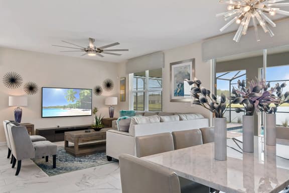 9BR Family Retreat, Private Pool, Storey Lake