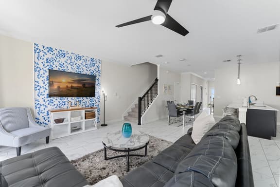 Modern 5BR Retreat, Pool, Water Park & More