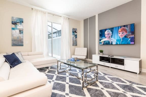 Modern Comfort 4BR Home with Pool