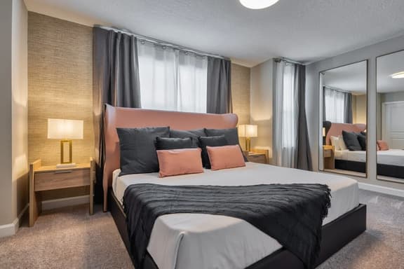 Private pool and themed bedrooms for best vacation