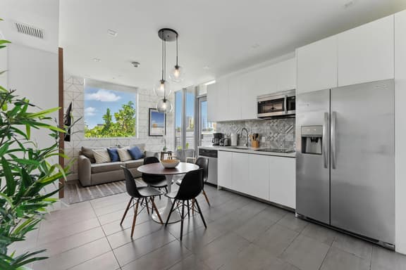 SoBe 2 Bedroom Near Ocean Drive
