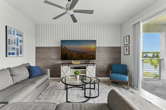 Spacious 2BR, Mickey Bedroom, Lake View