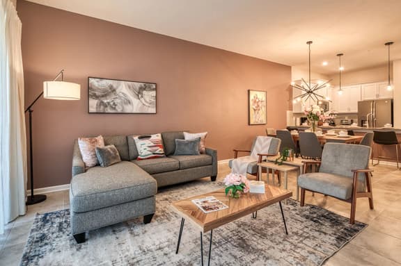 Stylish Condo Near Disney, Mickey Room
