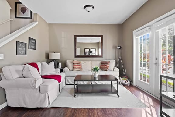 Welcoming 4 BR Sleeps 10 Guests