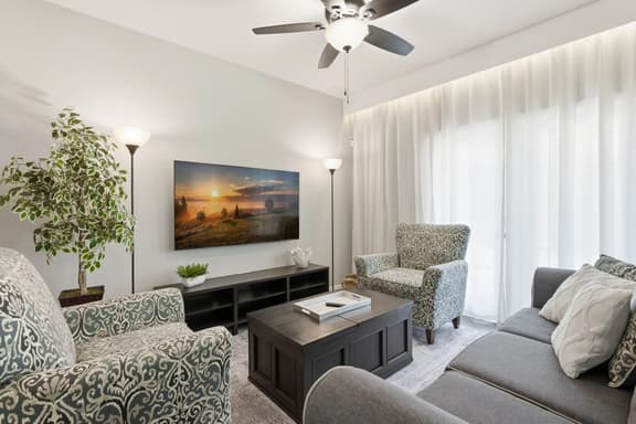 Beautiful Home, Themed Rooms, Prime Location