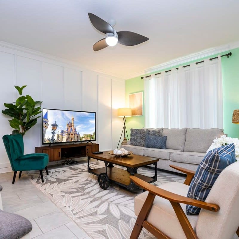 Vibrant, Themed Home, Prime Location